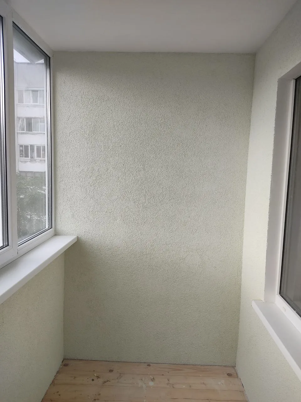 Ремонт балкона в Минске: утепление и декор «Корник» — фото 1