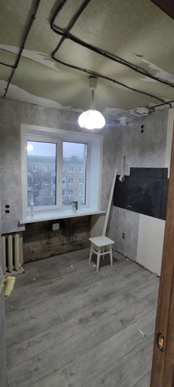 Ремонт кухни в Минске: фартук, вентиляция, обои и ламинат — фото 1