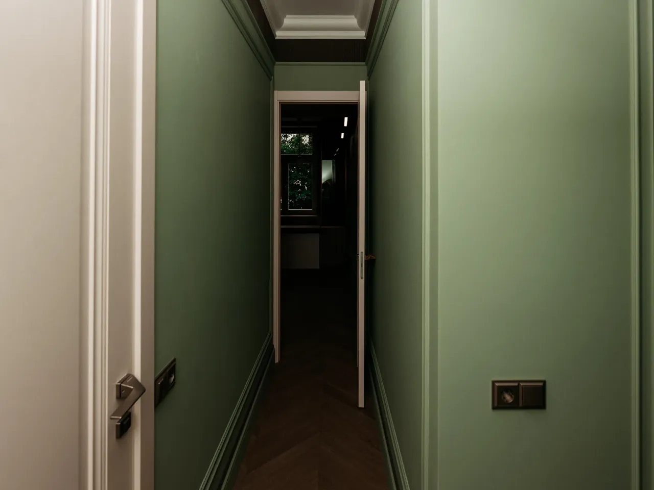 Шпаклёвка и покраска стен с выравниванием поверхности