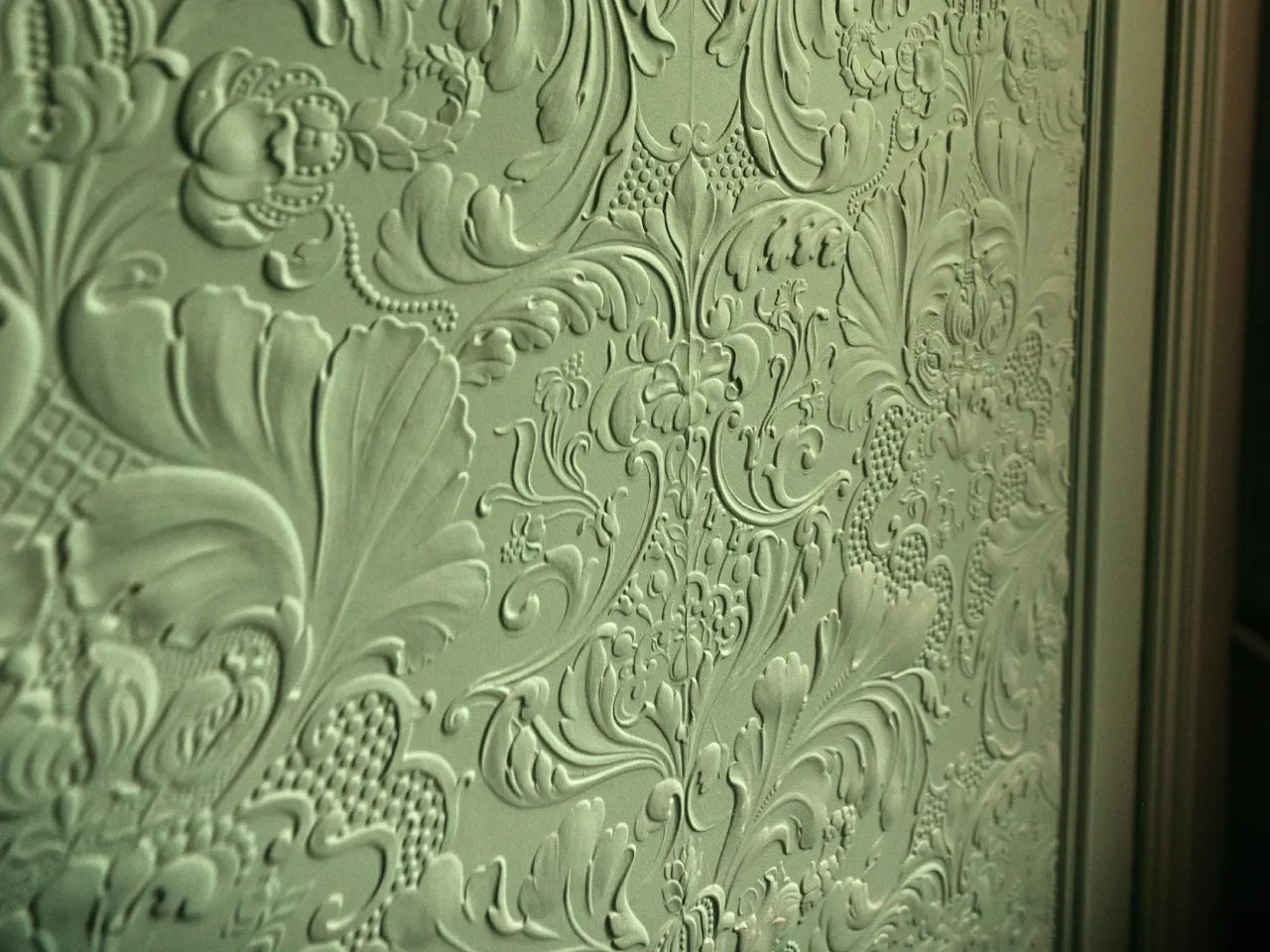 Поклейка обоев и нанесение декоративных покрытий