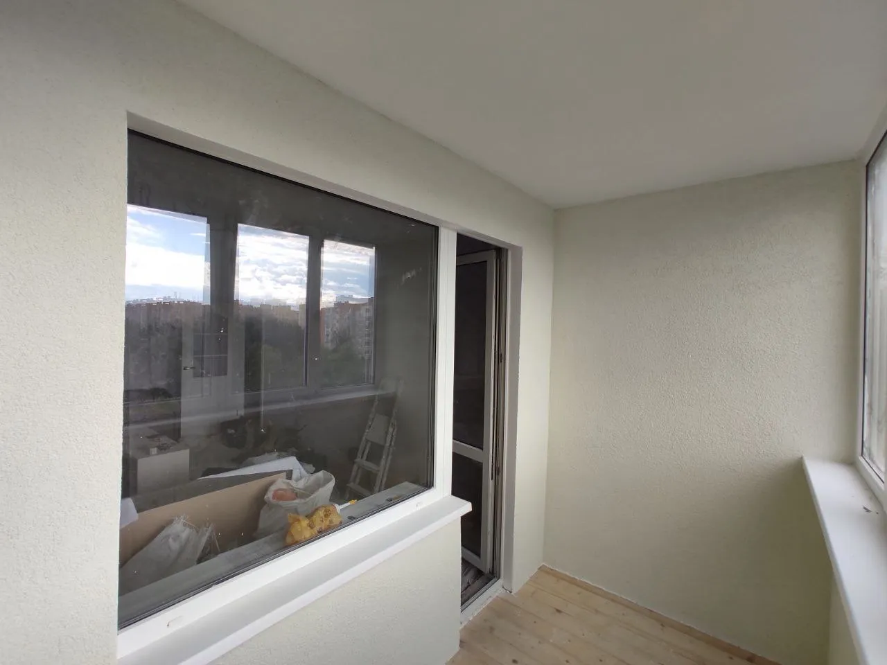 Ремонт балкона в Минске: утепление и декор «Корник»