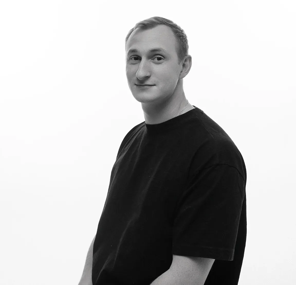 Илья - прораб и эксперт по ремонту APEX с 10+ летним опытом